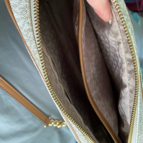 Michael Kors Crossbody — make me an offer - Picture 2 of 4